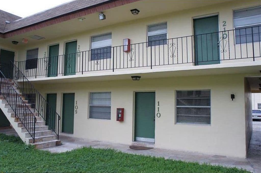 2+1 Condo — 4800 NW 24th Court #D214