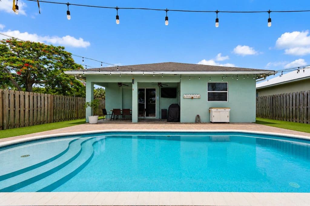 3+1 Müstakil ev — 17620 Cinquez Park Road W