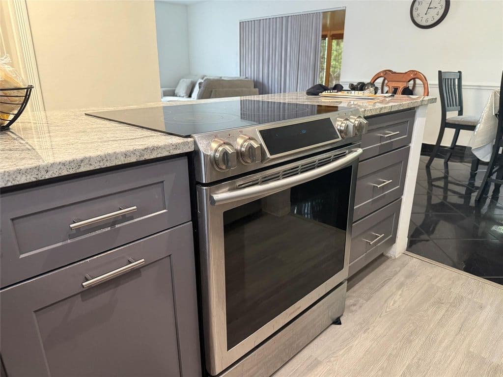 3+1 Müstakil ev — 8121 SW 8TH Street