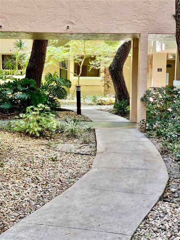 2-bedroom Condo — 6800 Cypress Rd APT 408