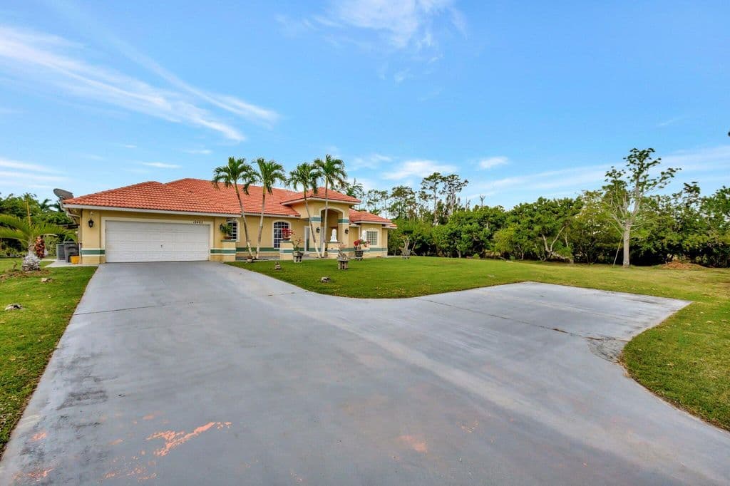 4-bedroom Single-Family Home — 12402 83rd Lane N