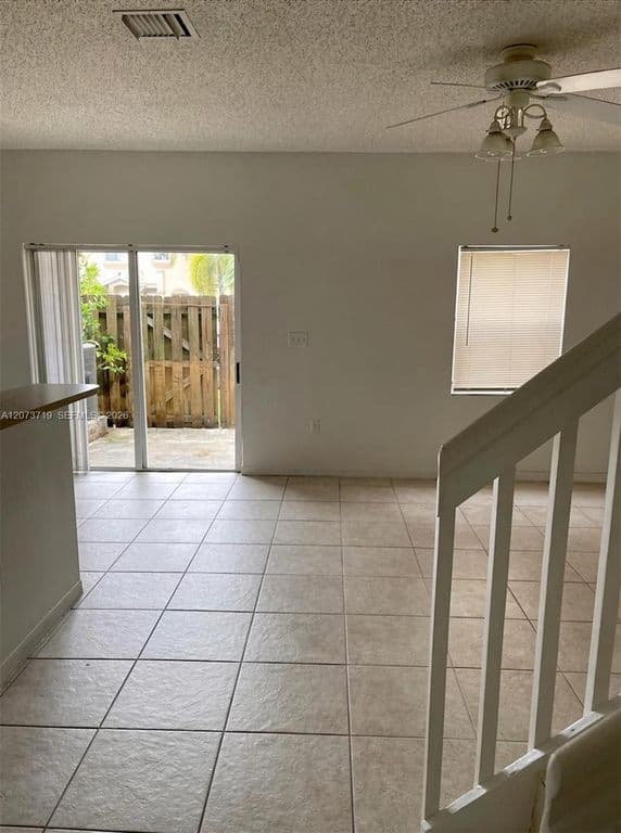 4+1 Mülk — 2357 SE 23rd Dr #2357