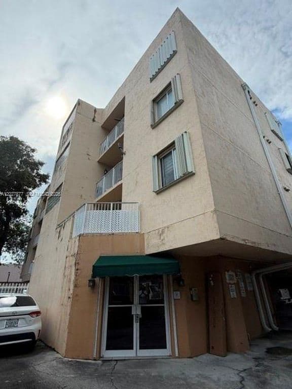 2+1 Condo — 814 NW 36th Ave APT 208