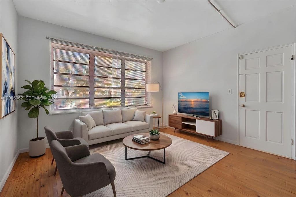 Condo — 736 12th St APT 5