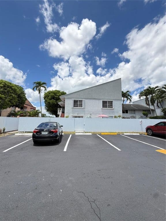 2-bedroom Condo — 8480 SW 156th Pl APT 620