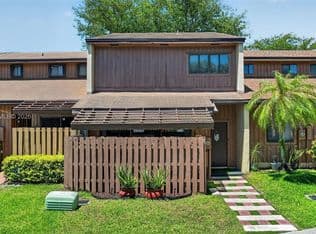 3+1 Townhouse — 4283 S Pine Island Rd, Davie, 33328