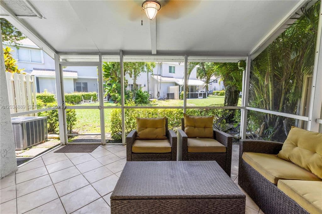 3+1 Mülk — 1125 SW 44th Ave