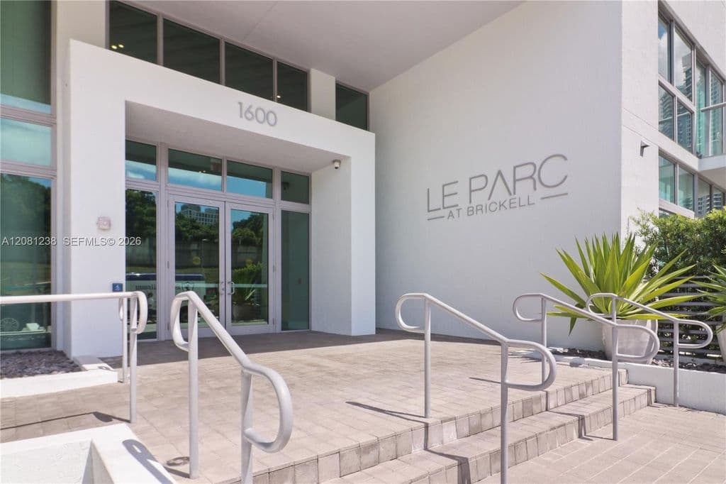 2-bedroom Condo — 1600 SW 1st Ave APT 512