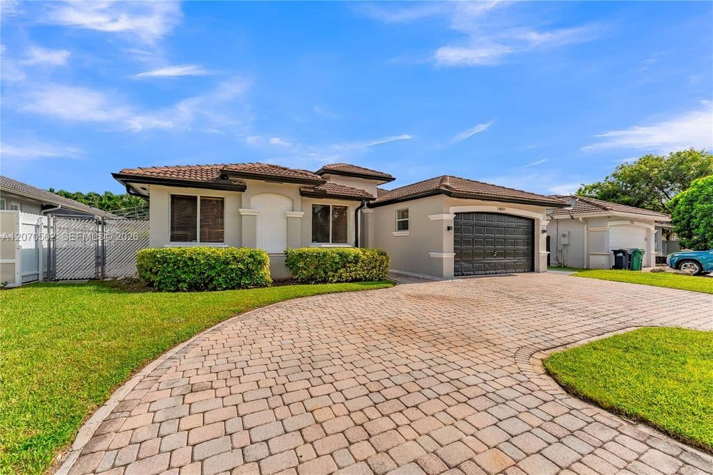 4+1 Müstakil ev — 14591 SW 30th St