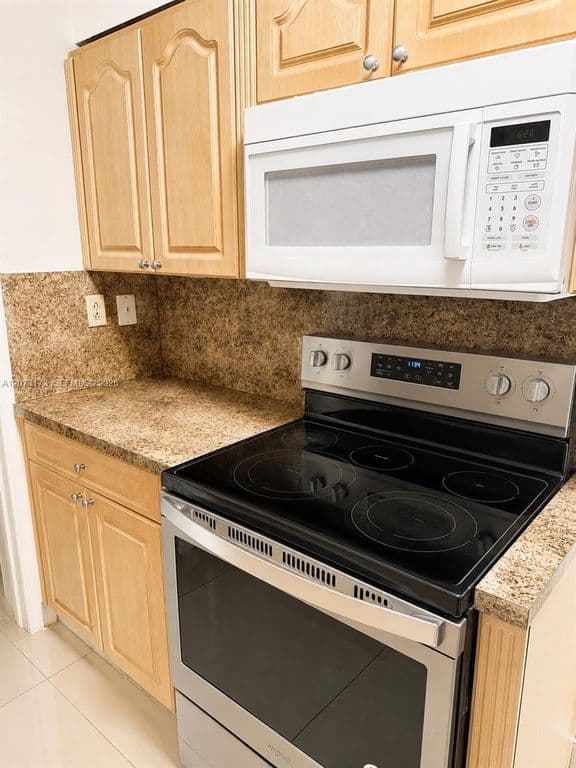 3-bedroom Property — 11221 SW 33rd Circle Pl