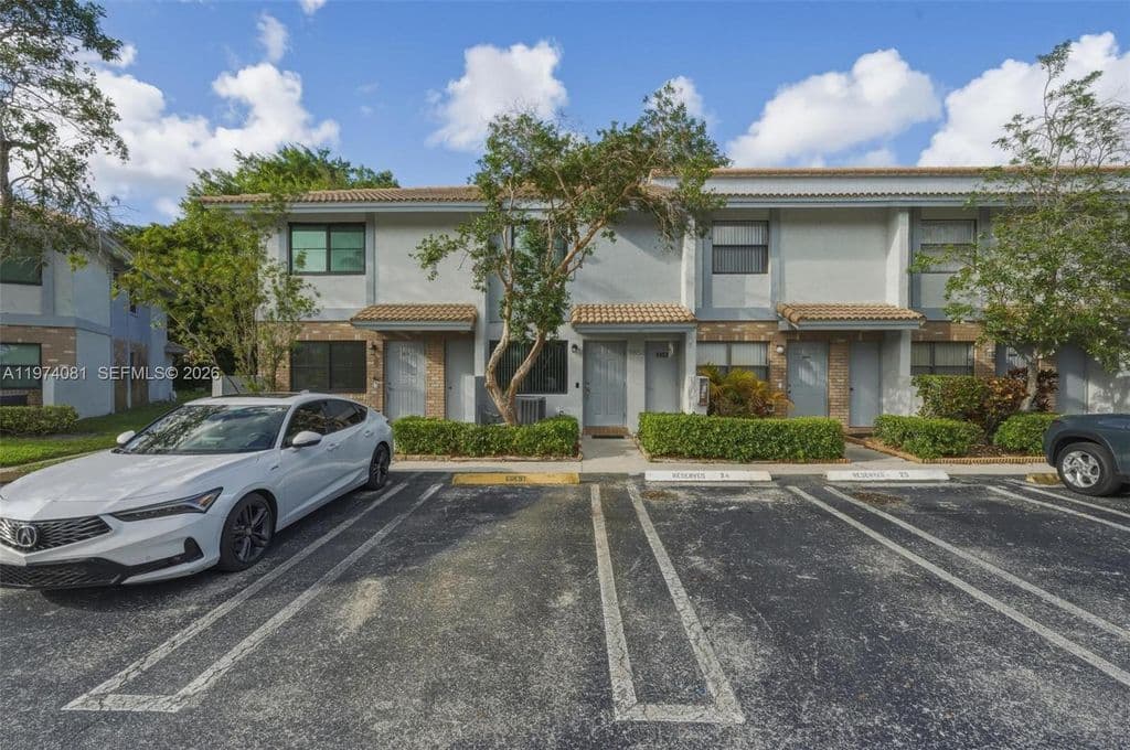 3-bedroom Property — 9853 Riverside Dr #8-24