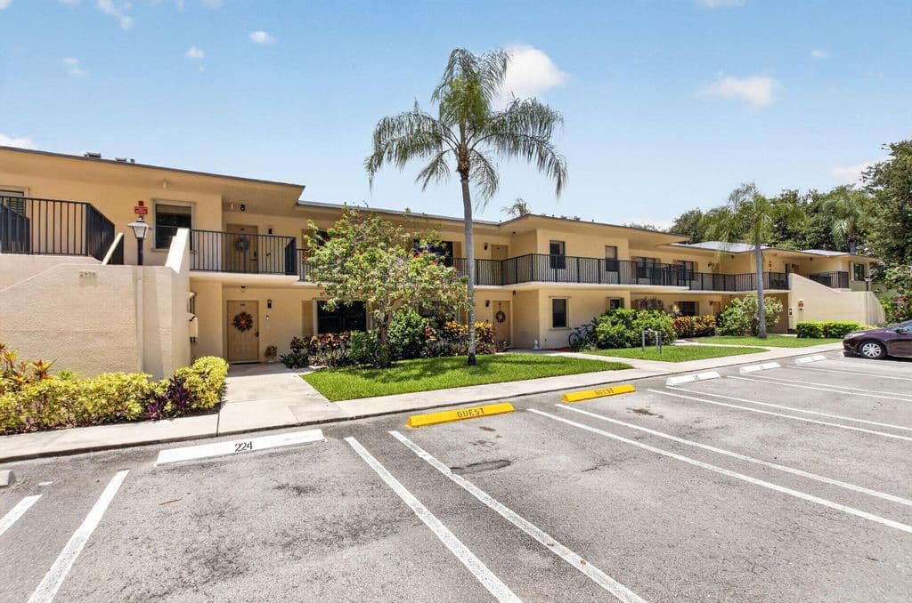 2-bedroom Condo — 2898 SW 22nd Circle #231b