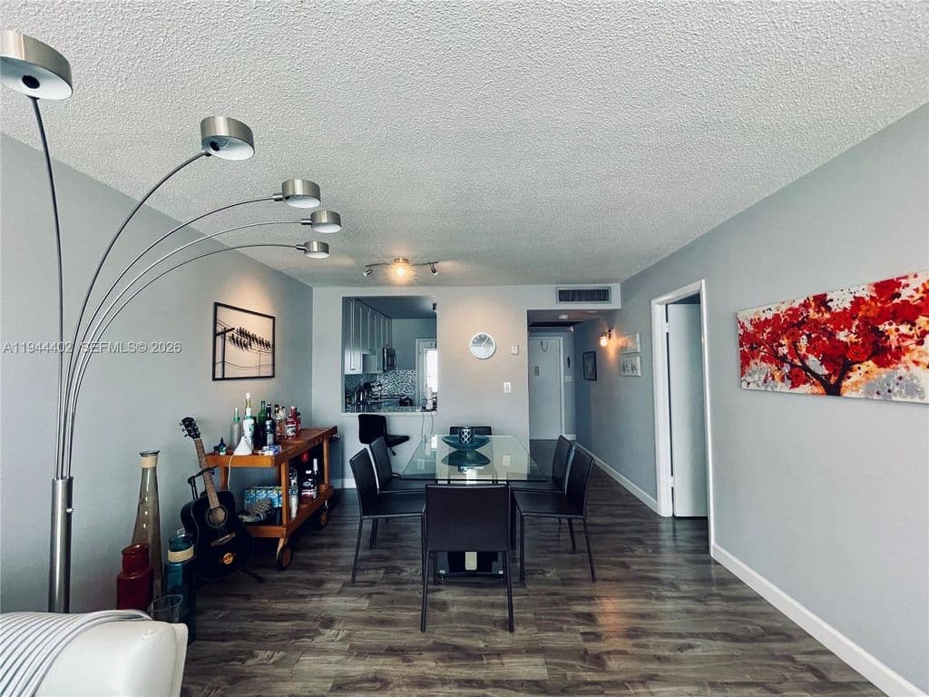 2-bedroom Condo — 2300 Park Ln APT 201