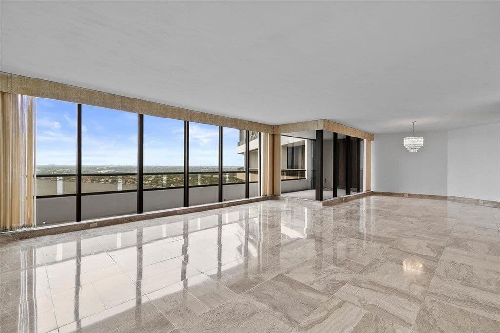 2-bedroom Condo — 100 Lakeshore Drive #1955