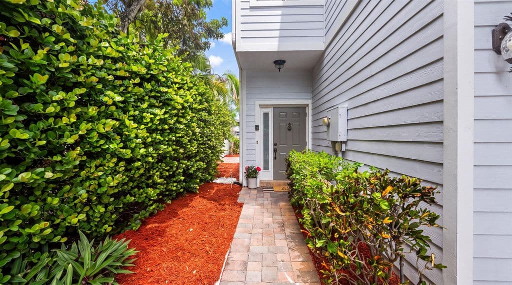 3-bedroom Property — 902 S Federal Highway #8