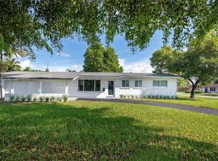 3+1 Müstakil ev — 10441 SW 46th Ter, Miami, 33165