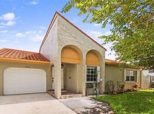 3+1 Müstakil ev — 2905 Albatross Dr, Cooper City, 33026