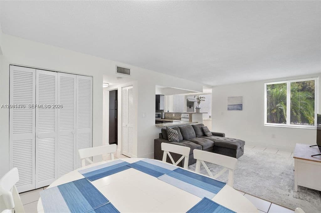 2-bedroom Condo — 250 180th Dr APT 158