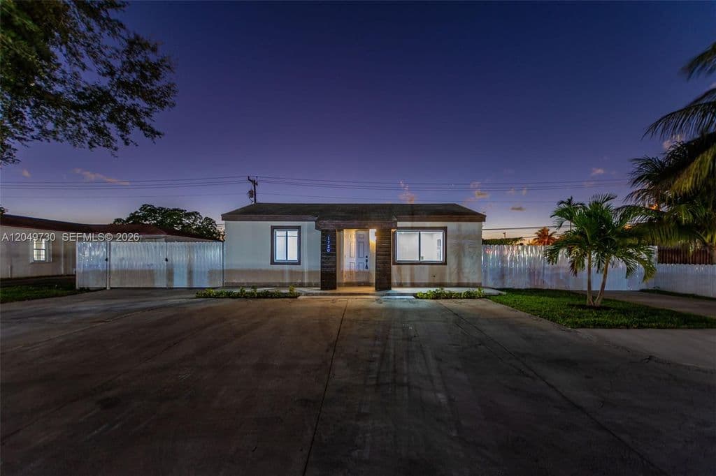 2+1 Müstakil ev — 1720 SW 67th Ave