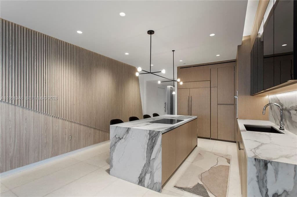 4-bedroom Property — 851 NE 1st Ave Unit 3411