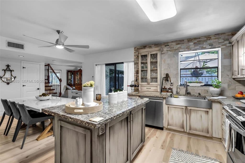 2-bedroom Property — 8106 SW 23rd St #28A