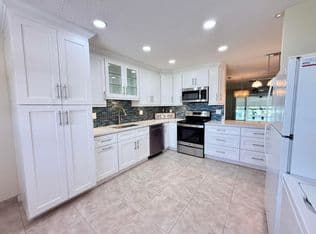 2+1 Condo — 1740 NW 19th Terrace #202, Delray Beach, 33445