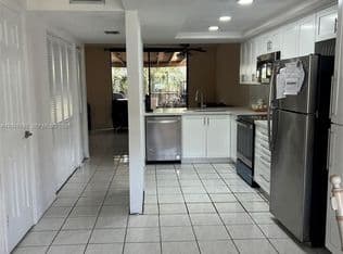 2-bedroom Townhouse — 12242 SW 16th Ter #102-L, Miami, 33175
