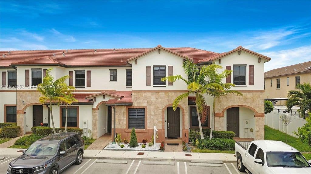 3+1 Mülk — 10628 W 33rd Way