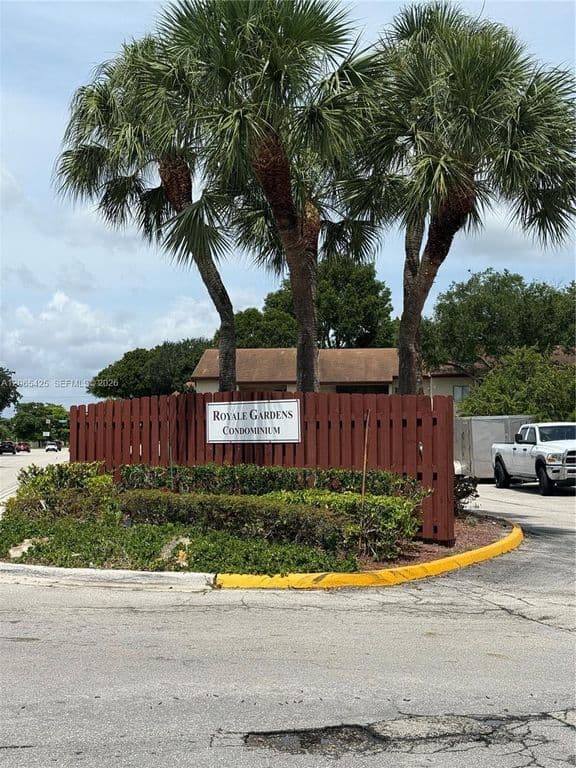 2+1 Condo — 7901 Southgate Blvd APT C6