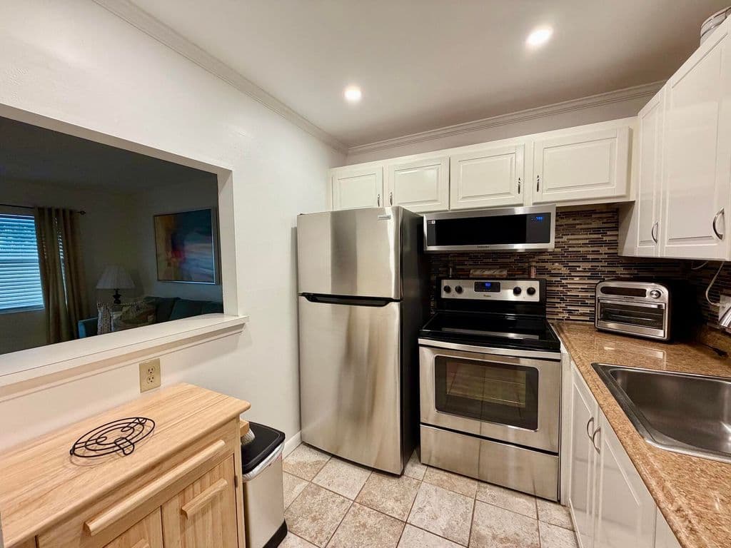 1-bedroom Condo — 335 Durham J