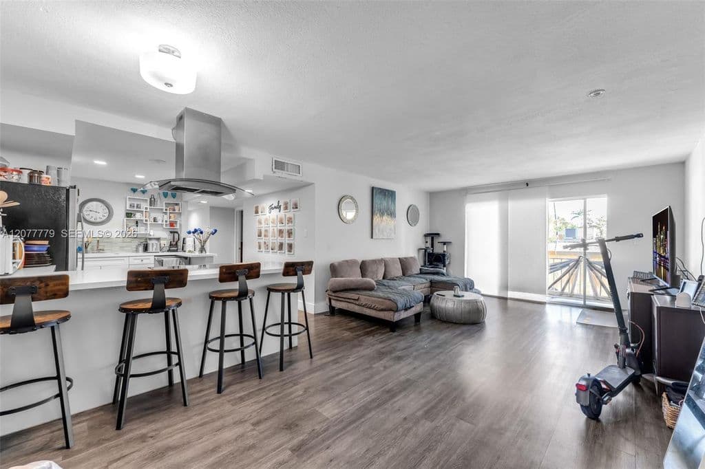 3-bedroom Condo — 13700 SW 62nd St APT 213