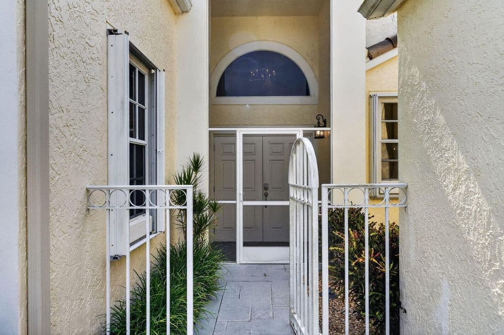 3-bedroom Single-Family Home — 13910 Cross Pointe Court