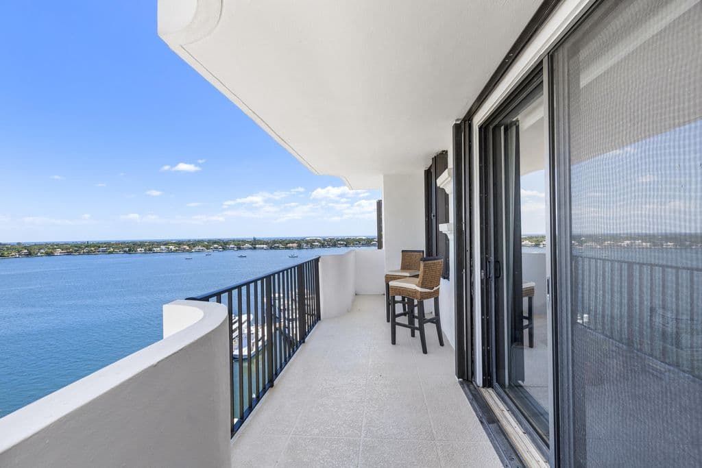 2+1 Condo — 1208 MARINE Way #901