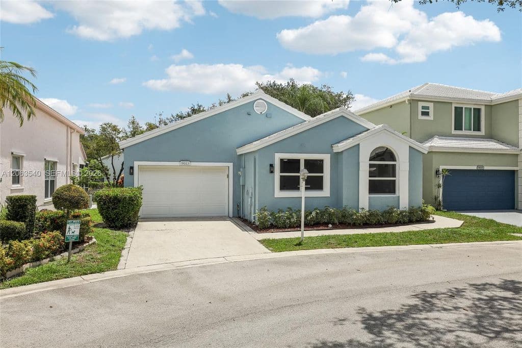 3+1 Müstakil ev — 9613 NW 8th Cir