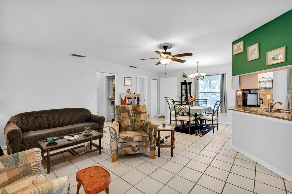 2-bedroom Condo — 3 Vía De Casas Sur #102