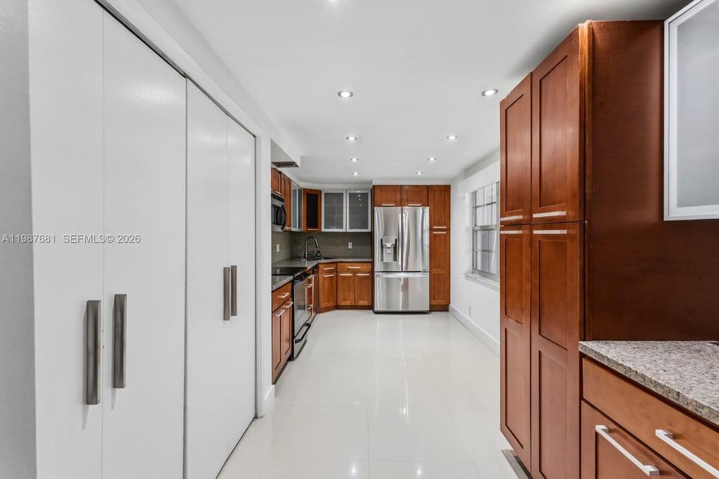 3+1 Condo — 4280 Oaks Ter APT 102