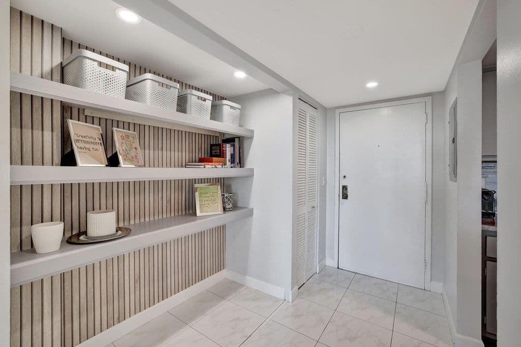 2+1 Condo — 1101 River Reach Drive #415