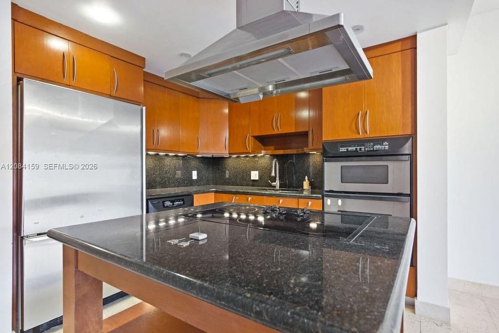 2+1 Condo — 300 Euclid Ave APT 209