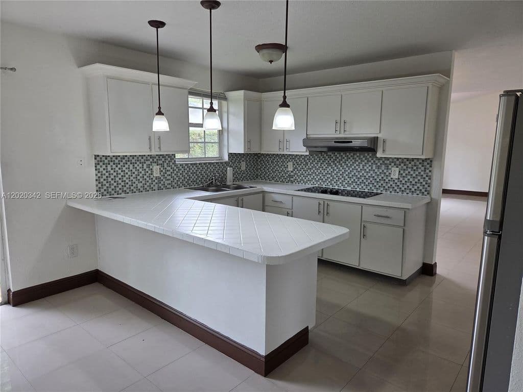 4-bedroom Single-Family Home — 10120 SW 127th Ave