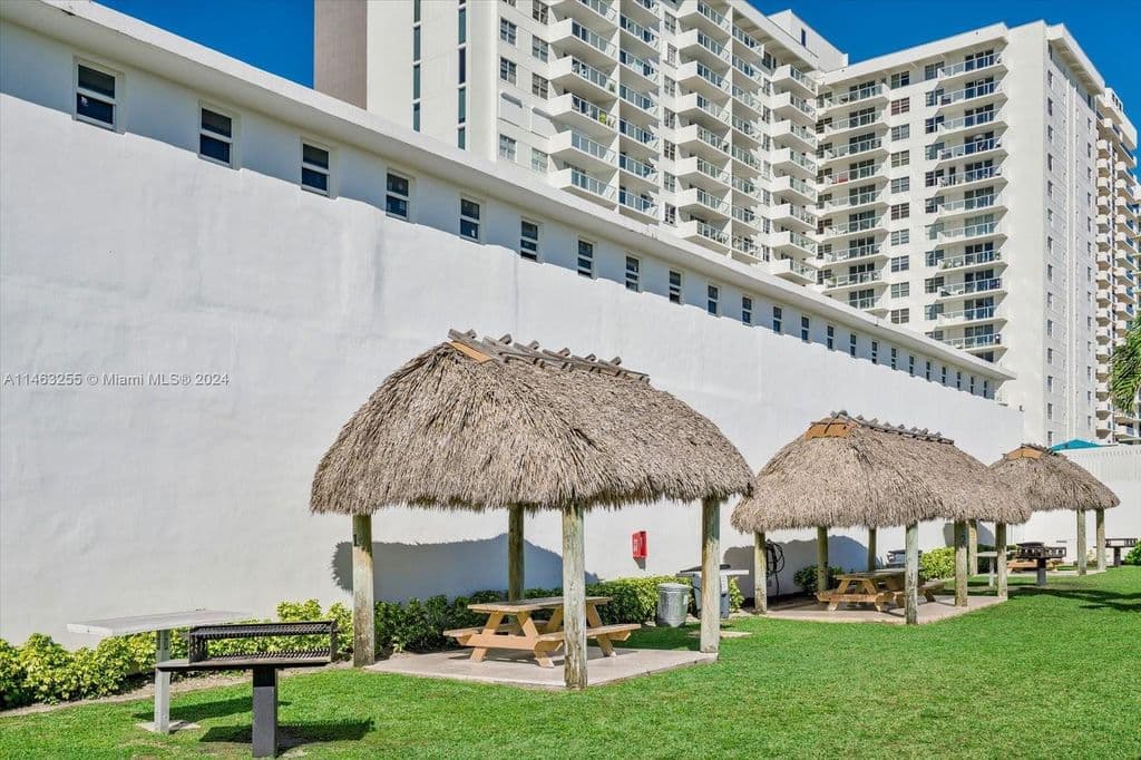 3+1 Condo — 5601 Collins Ave APT 1514