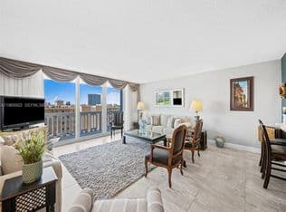 2+1 Condo — 401 NE 14th Ave APT 808, Hallandale, 33009