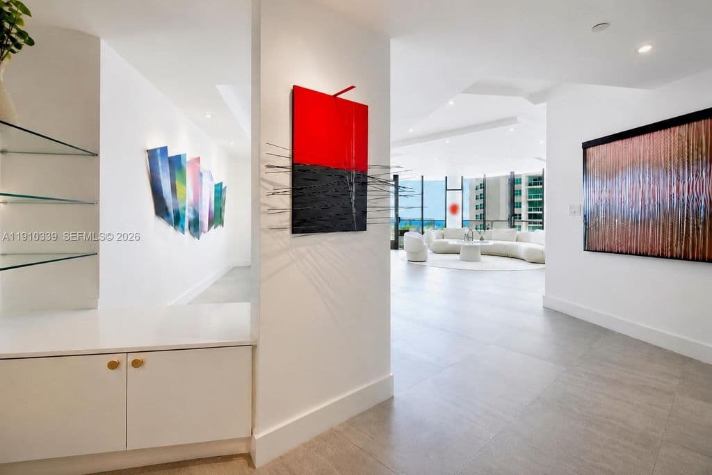 3-bedroom Condo — 20281 E Country Club Dr APT 808