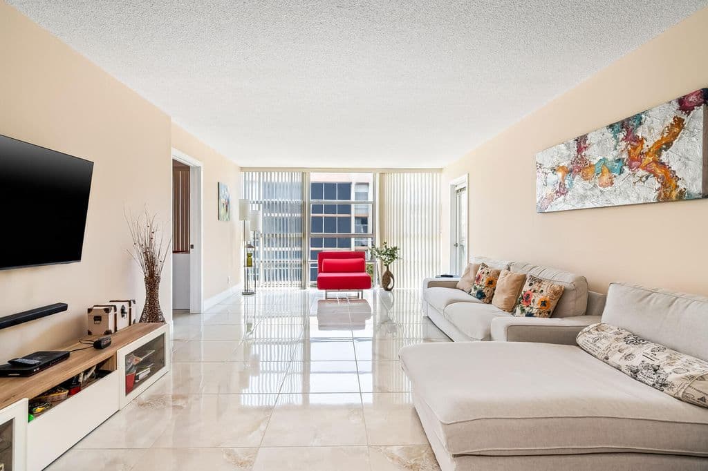 3+1 Condo — 2000 Atlantic Shores Boulevard Apt 410