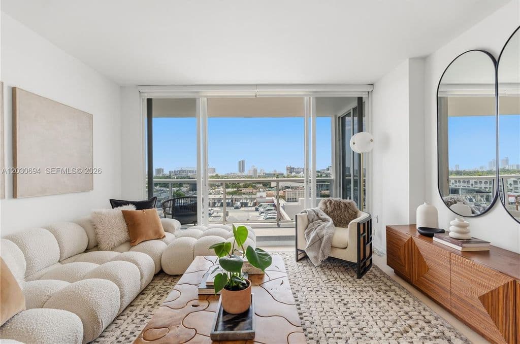 2+1 Condo — 1800 Sunset Harbour Dr #1003