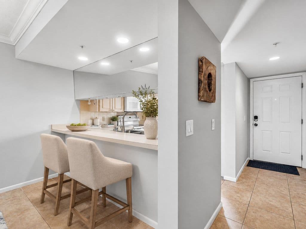2+1 Condo — 901 Seafarer Circle #403