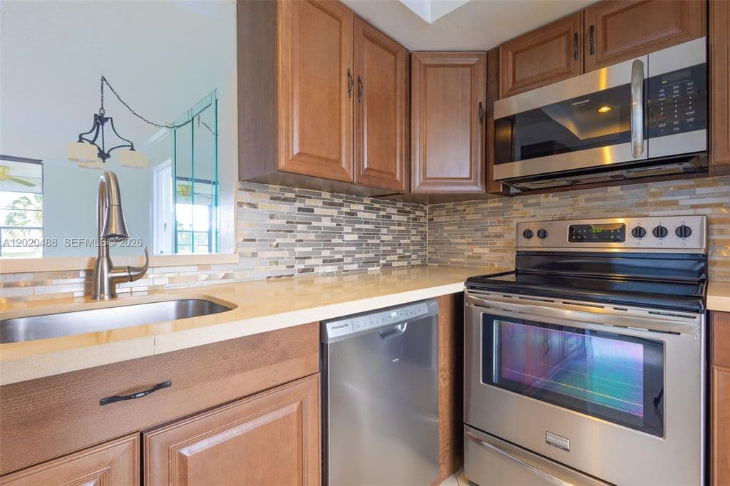 2+1 Condo — 7350 NW 18th St APT 206