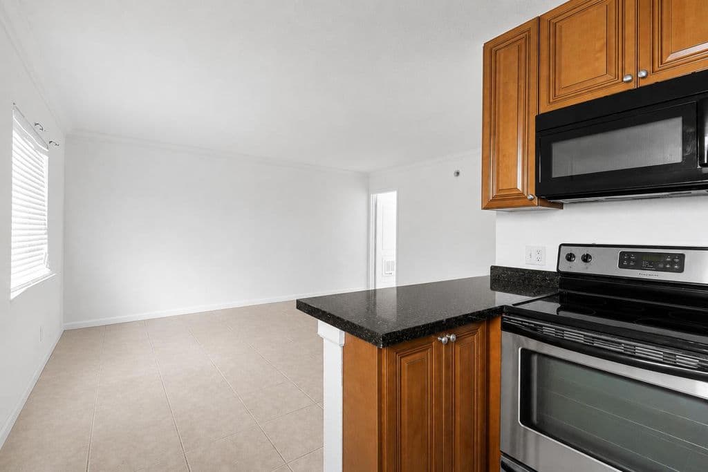 2-bedroom Condo — 2655 NE 8th Avenue #106