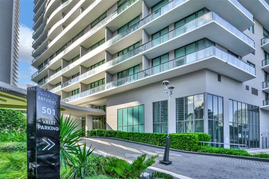 2+1 Condo — 501 NE 31st St Unit 608