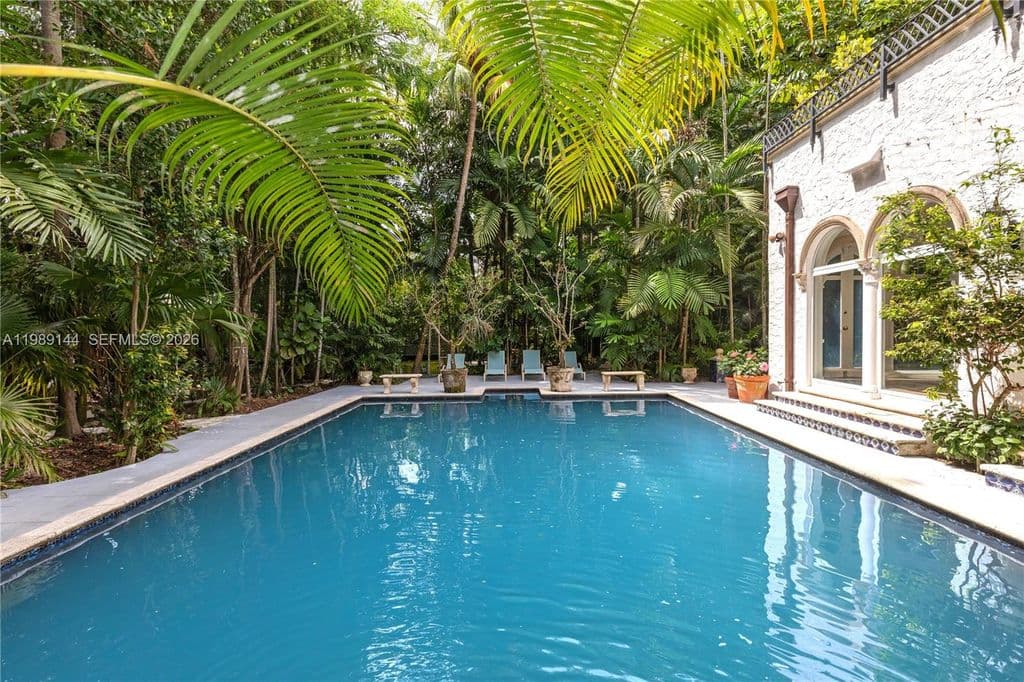 3-bedroom Single-Family Home — 3685 Royal Palm Ave