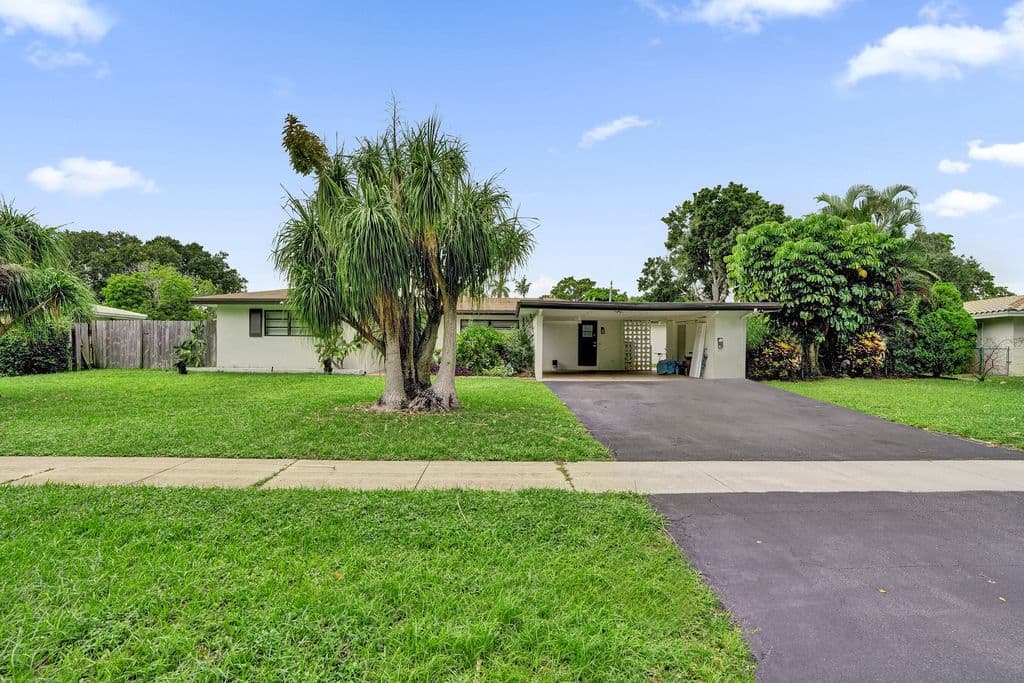 4+1 Müstakil ev — 885 Azalea Court